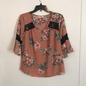 A quarter sleeve blouse